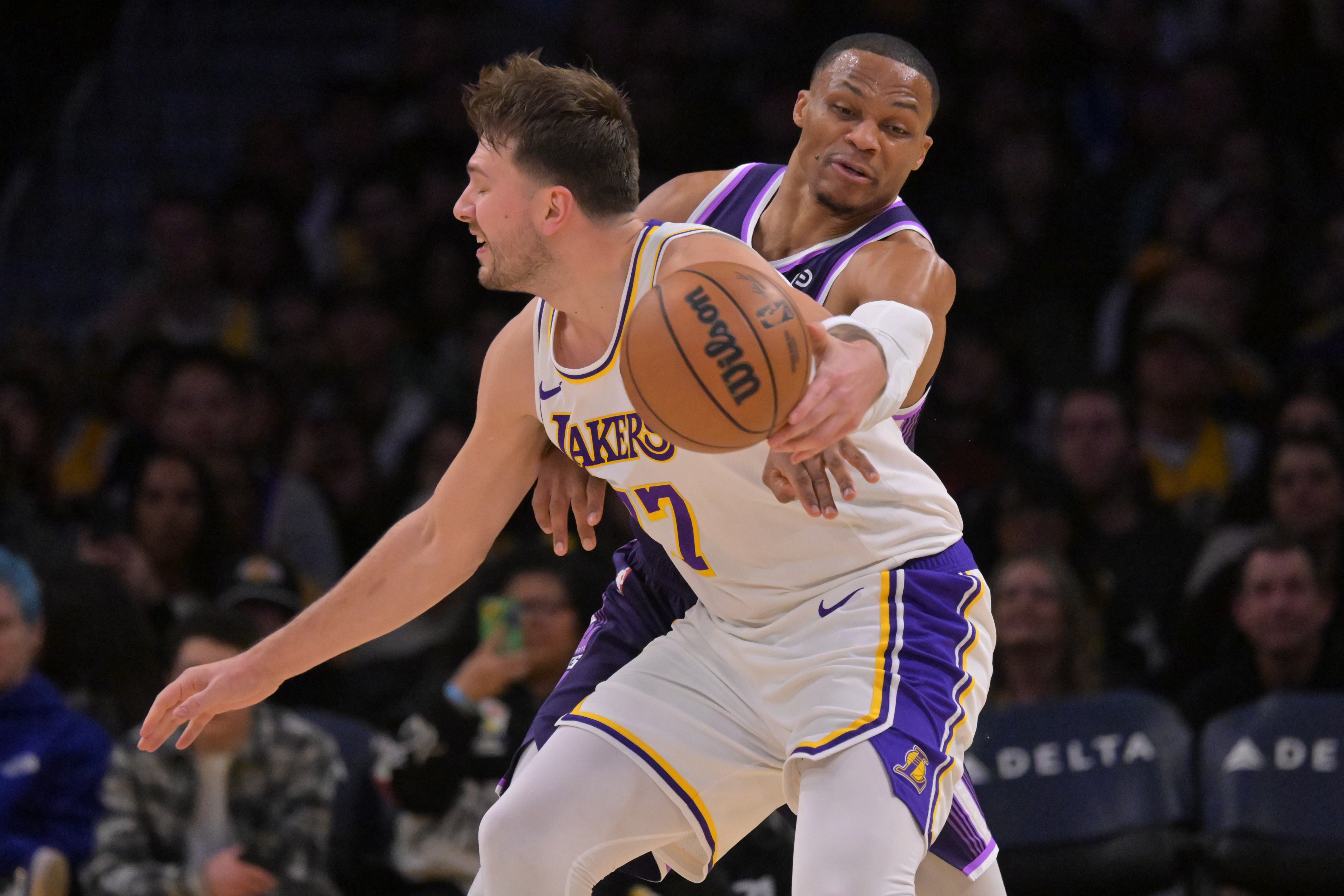 开云手机注册-东契奇生涯第20场45+ 追平威少 并列控卫历史第二 仅次于库里